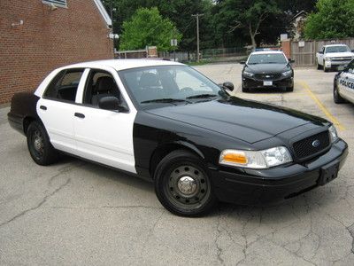 2010 FRD CRN VIC POLICE INTRCPTR VRY GD COND LOW MILES NO RES LOW STARTING PRICE, image 4
