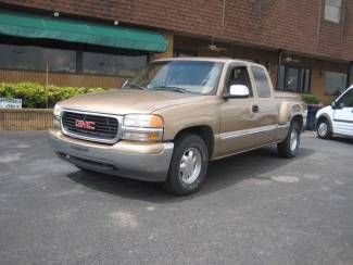 2000 gmc  sierra  sle ext cab 4 door   step side with hard tonneau  cover