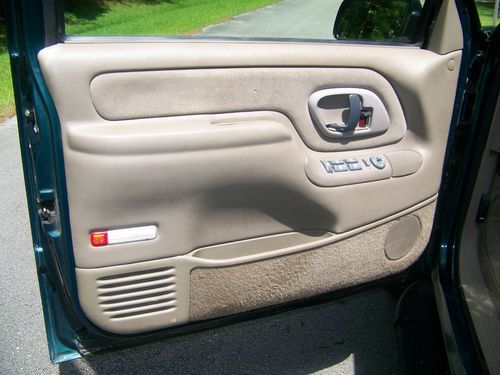 1999 Chevrolet Tahoe LT 4 Wheel Drive 4 Door, US $2,500.00, image 3