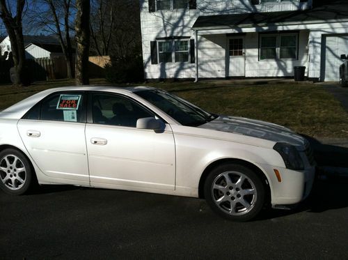 2003 cadillac cts luxury sport sedan 4-door 3.2l, pearll white