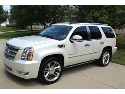 11 platinum awd fully loaded 45k miles v-8 auto
