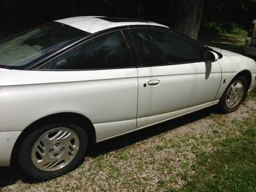 2001 white saturn sc2 coupe 3 door car - 38mpg! leather interior! low miles!