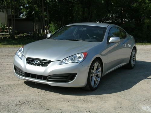 2010 hyundai genesis coupe 2.0t turbo 6 speed 19" wheels low miles