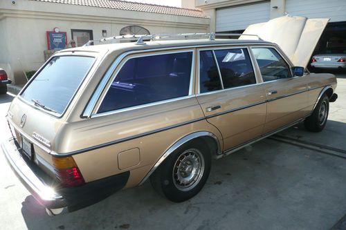 1984 Mercedes Benz 300TD W123 Station Wagon with Chrome Roof Luggage, image 3