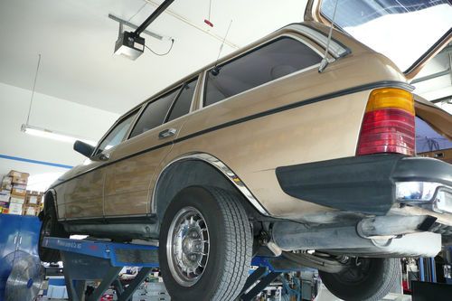 1984 Mercedes Benz 300TD W123 Station Wagon with Chrome Roof Luggage, image 18