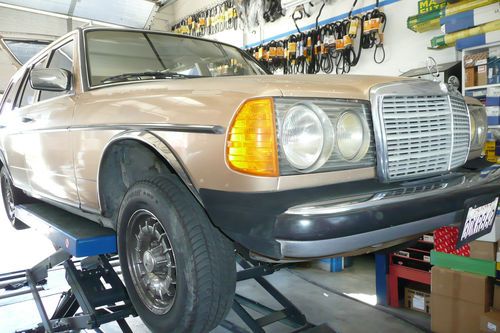1984 Mercedes Benz 300TD W123 Station Wagon with Chrome Roof Luggage, image 21