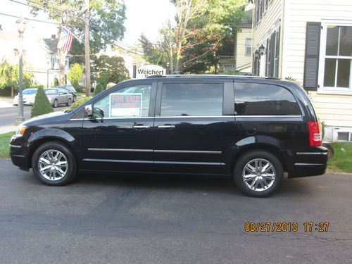2010 chrysler town &amp; country limited minivan fully loaded