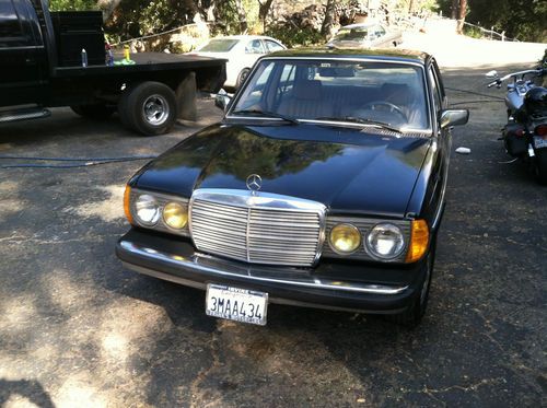 Mercedes-Bens 300 D Diesel 1984, image 2