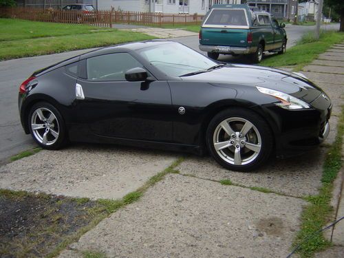 2009 nissan 370z base coupe 2-door 3.7l