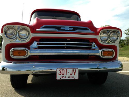 1959 chevrolet apache 31 fleetside short bed pick up.