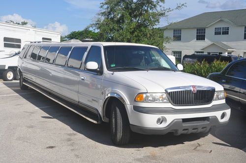 Lincoln navigator xxl "220 limo 24 passenger low miles, low reserve