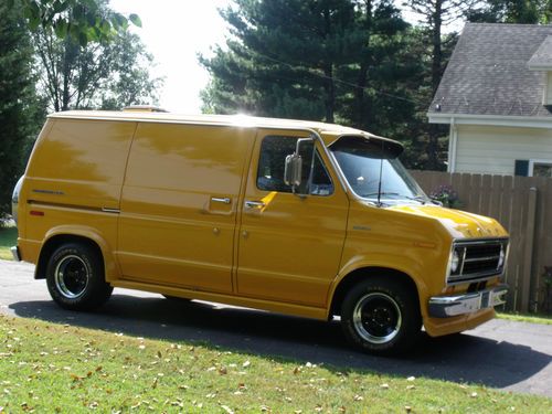 Classic ford e-150 351 windsor van