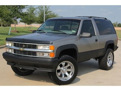 1999 chevy tahoe lt 4x4 sports,clean title,leather,good tires