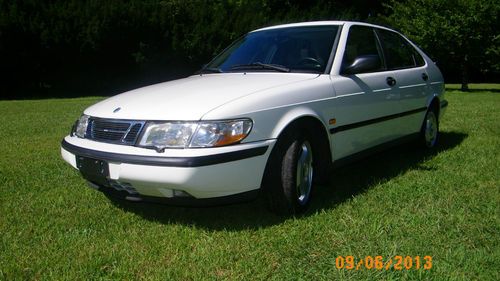 1998 saab 900 s hatchback 4-door 2.3l super clean/runs great