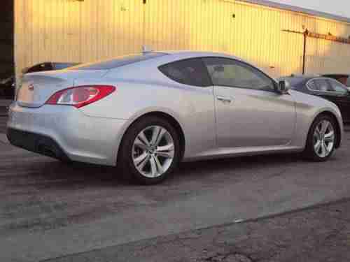 2011 Hyundai Genesis 2.0T Coupe Damaged Salvage RUNS!! Only 17K Miles Loaded!!!, US $6,900.00, image 4