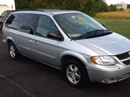 2005 dodge grand caravan sxt-  stow &amp; go 3.8 v6 silver with gray interior