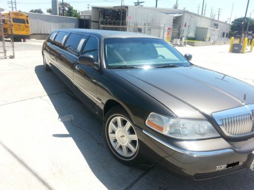 2006 Lincoln Town Car 120" Limo / Limousine by Royale, US $13,900.00, image 2