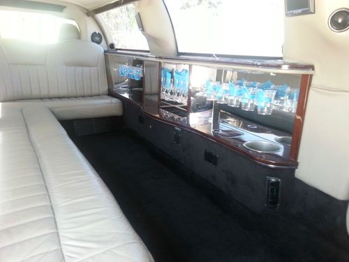 2006 Lincoln Town Car 120" Limo / Limousine by Royale, US $13,900.00, image 4