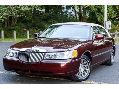 2002 lincoln town car signature series 35k miles serviced florida car carfax