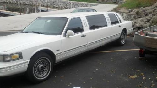 1997 lincoln town car 6 passenger limousine