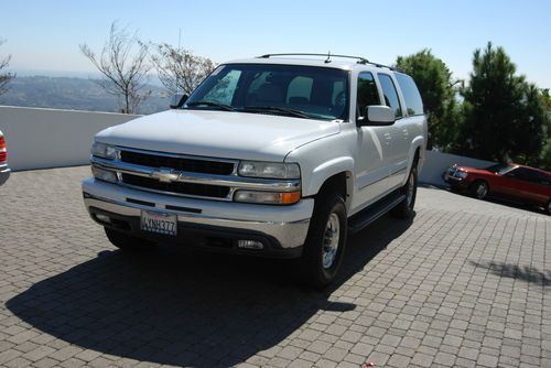 2002 chevrolet suburban 2500 lt sport utility 4-door 8.1ltv moon roof loaded