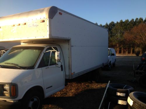 2002 chevrolet express 3500 20&#039; box truck 6.5 turbo diesel runs/drives great