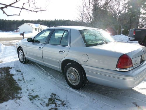 2000 ford crown victoria s sedan 4-door 4.6l