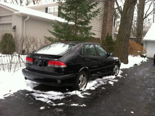 Stylish black saab 1999 9-3  hatchback one owner