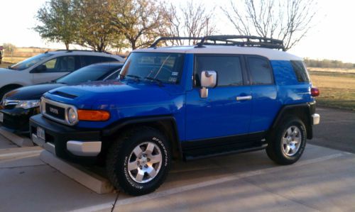 07 voodoo blue/white mud tires, roof rack, boom box, towing package, keyless ent