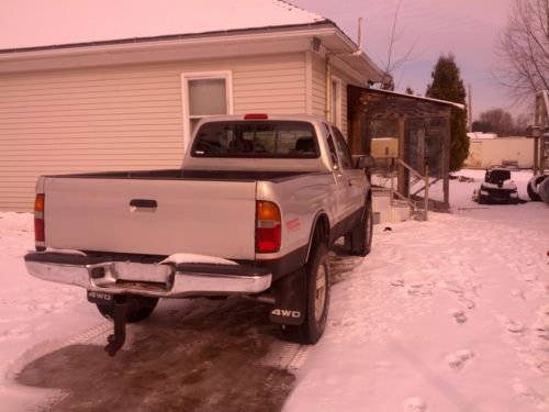 1999 Toyota Tacoma DLX Extended Cab Pickup 2-Door 2.7L, image 2