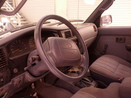 1999 Toyota Tacoma DLX Extended Cab Pickup 2-Door 2.7L, image 4