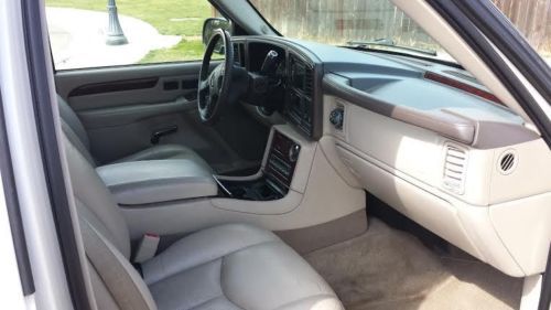 2006 escalade esv pearl white luxury runs great