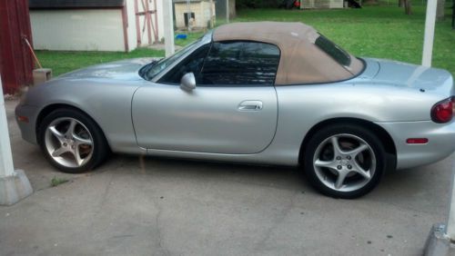 2001 mazda miata base convertible 2-door 1.8l