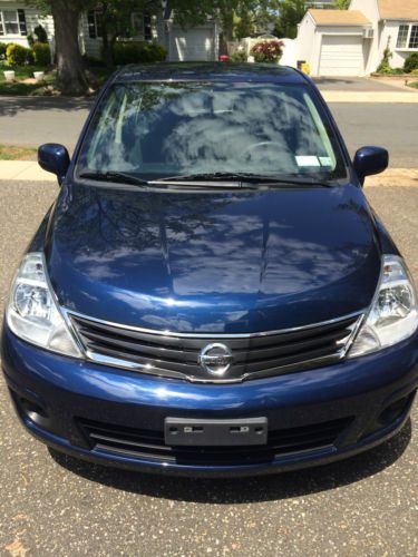 2012 nissan versa hatchback like new