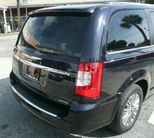 2011 Chrysler Town and Country Limited Stow and Go 1 Owner Clean Car Fax, US $25,000.00, image 12