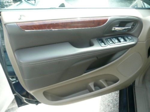2011 Chrysler Town and Country Limited Stow and Go 1 Owner Clean Car Fax, US $25,000.00, image 27