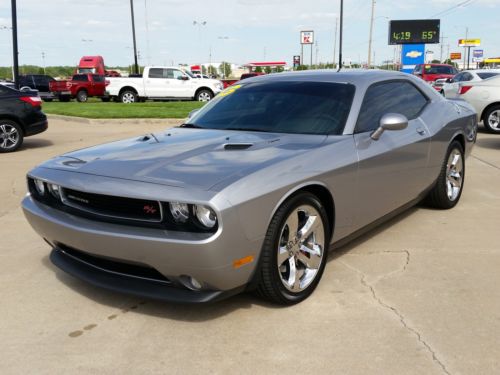 2013 dodge challenger r/t moonroof, navigation only 3,793 miles