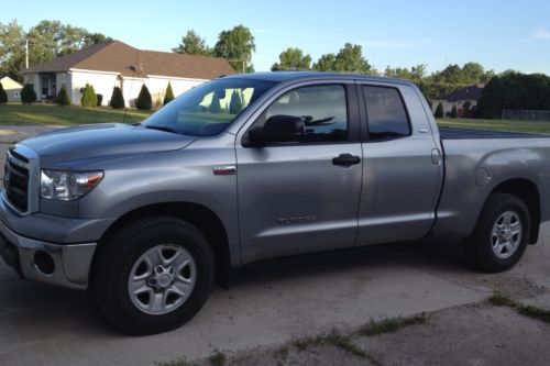 2011 toyota tundra  4 x 2 dbl cab 5.7l v8