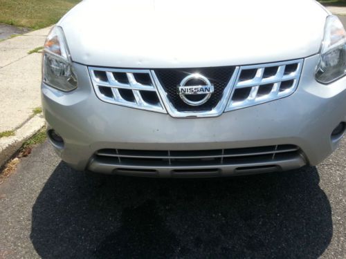 2011 nissan rogue  24k miles low reserve fully loaded