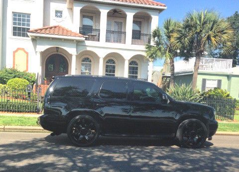 Chevy tahoe- excellent condition no smoke, no kids, no pets!!!!! blk/blk lt 2wd