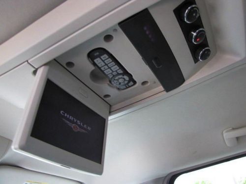 2009 chrysler town & country touring
