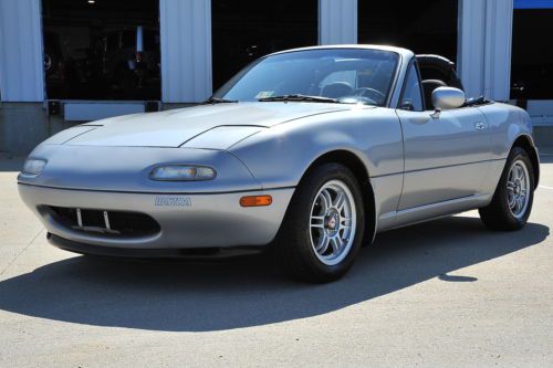 Mazda miata / tastefully modified / 5speed / new exhaust / new tires / runs 100%