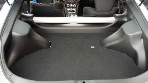 13k miles, 6-speed, traction control, premium wheels, barely used!, image 9