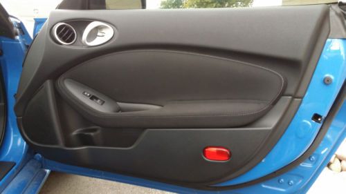 13k miles, 6-speed, traction control, premium wheels, barely used!, image 10