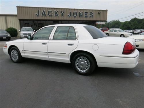 ONLY 20K MILES SUPER CLEAN GS Edition Cloth Interior 4.6L V8 Rear Wheel Drive, image 2