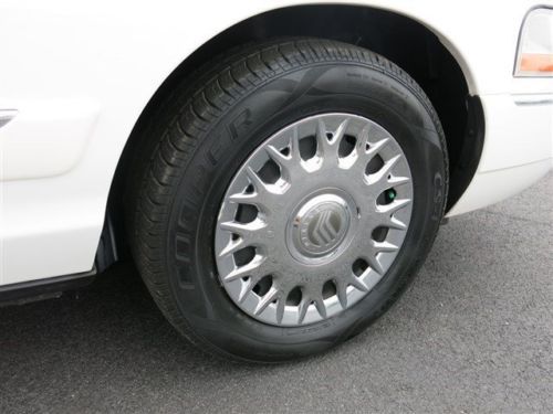 ONLY 20K MILES SUPER CLEAN GS Edition Cloth Interior 4.6L V8 Rear Wheel Drive, image 7