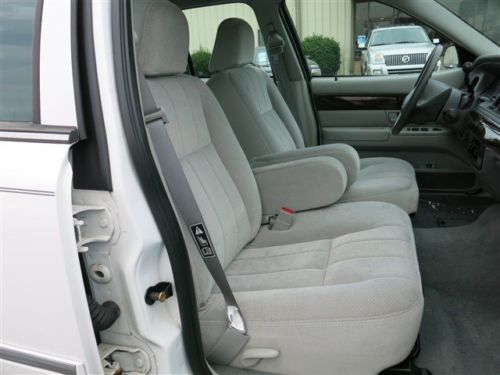 ONLY 20K MILES SUPER CLEAN GS Edition Cloth Interior 4.6L V8 Rear Wheel Drive, image 14