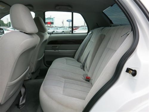 ONLY 20K MILES SUPER CLEAN GS Edition Cloth Interior 4.6L V8 Rear Wheel Drive, image 17