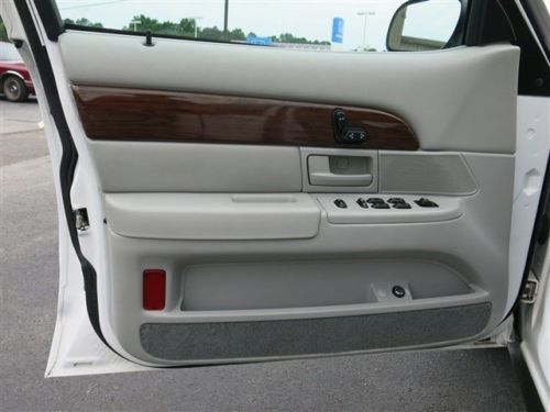 ONLY 20K MILES SUPER CLEAN GS Edition Cloth Interior 4.6L V8 Rear Wheel Drive, image 26