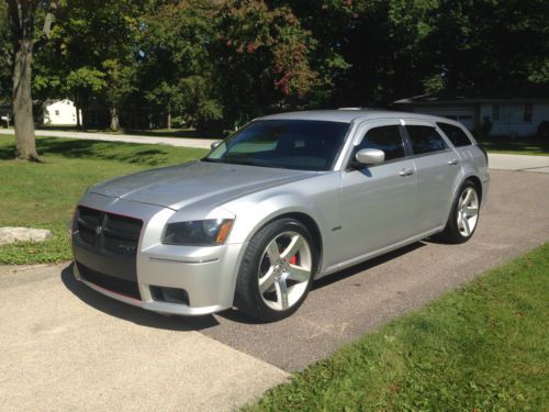 2007 dodge magnum srt8 6.1l hemi rare!  855 made in 2007, 211 made in silver!!